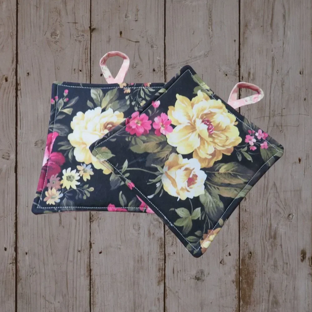 Handmade Potholder, Set of 2, Reversible Christmas Pink Roses and Yellow Roses